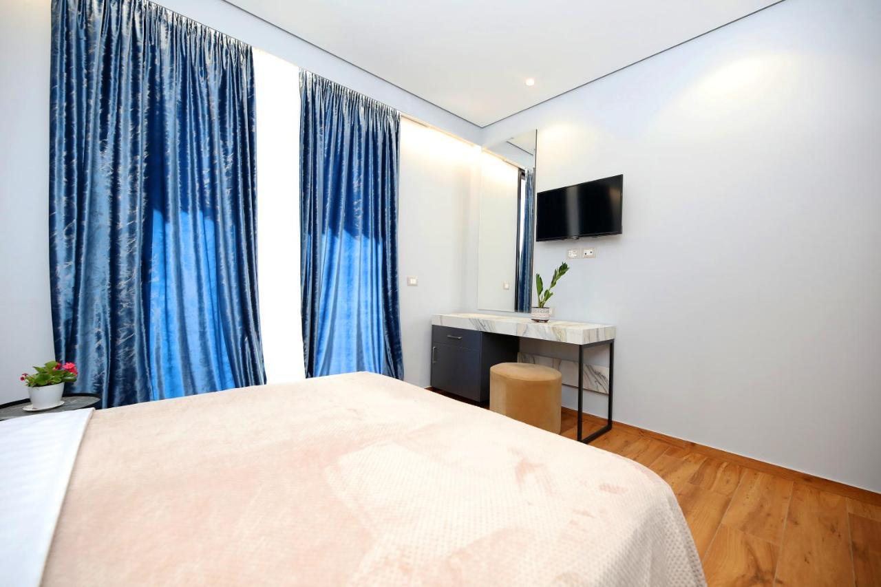 Ulcas Guest Huse Acomodação com café da manhã Vlorë Exterior foto