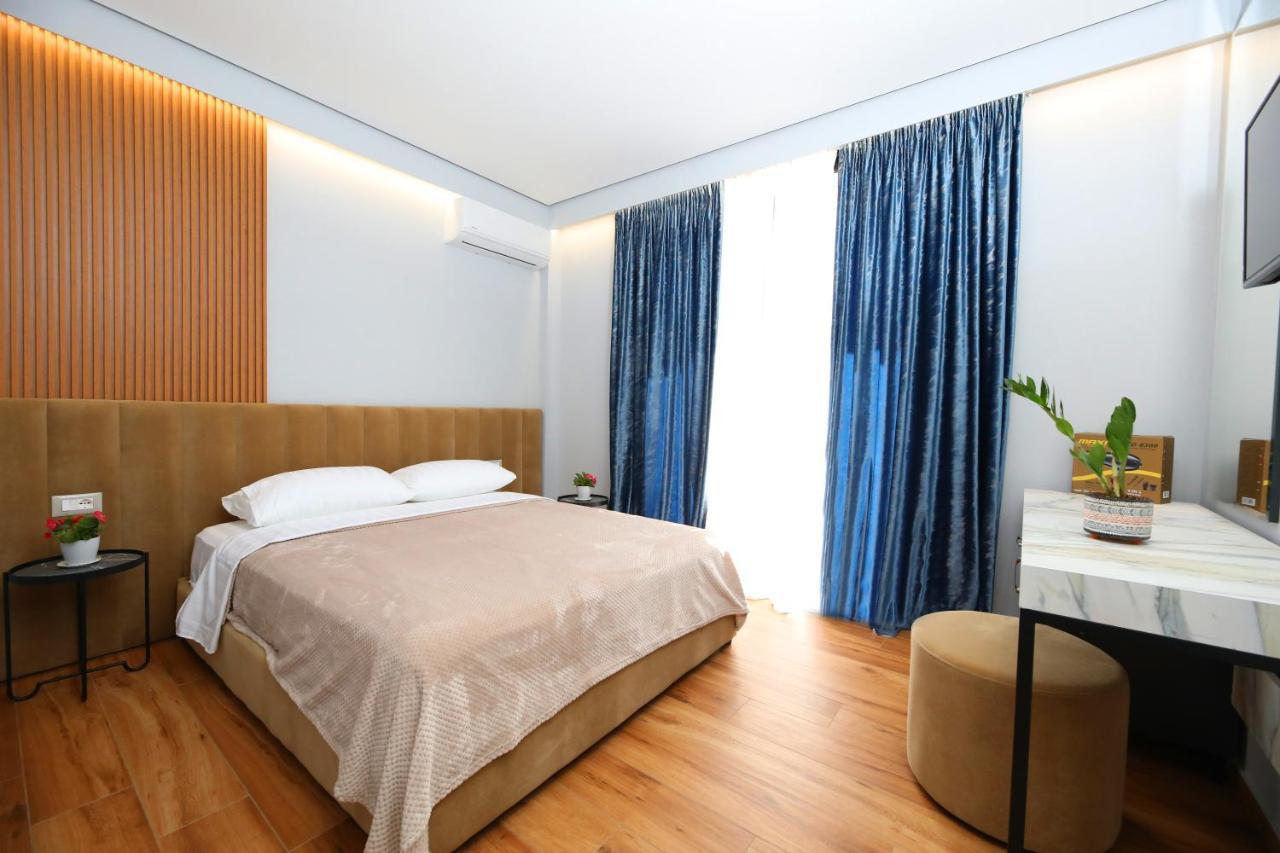 Ulcas Guest Huse Acomodação com café da manhã Vlorë Exterior foto