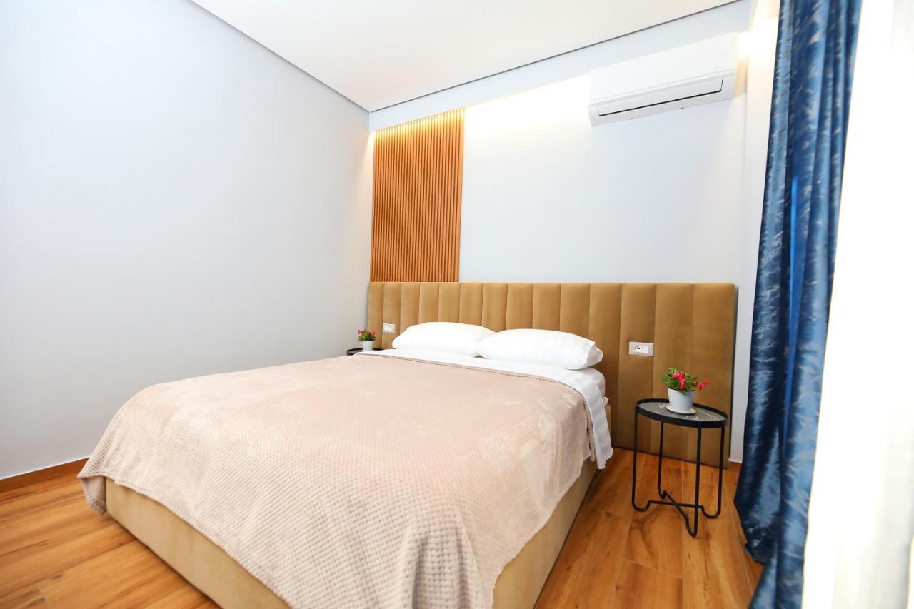 Ulcas Guest Huse Acomodação com café da manhã Vlorë Exterior foto