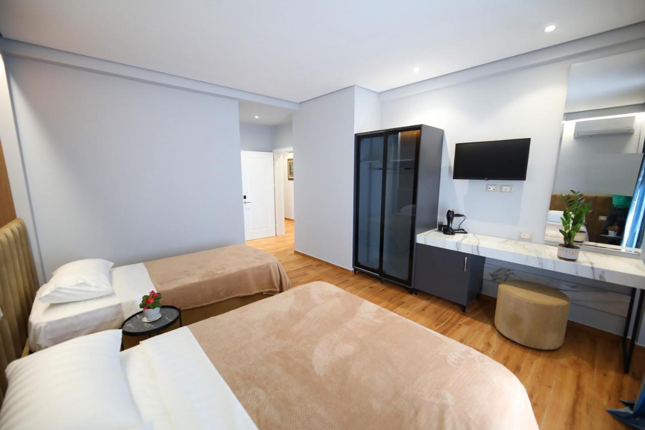 Ulcas Guest Huse Acomodação com café da manhã Vlorë Exterior foto