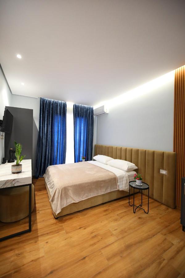 Ulcas Guest Huse Acomodação com café da manhã Vlorë Exterior foto