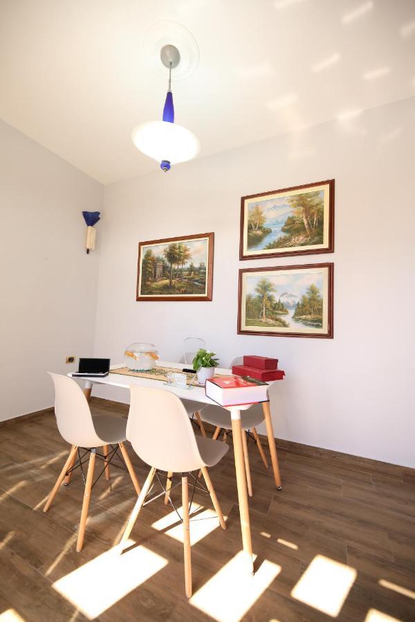 Ulcas Guest Huse Acomodação com café da manhã Vlorë Exterior foto