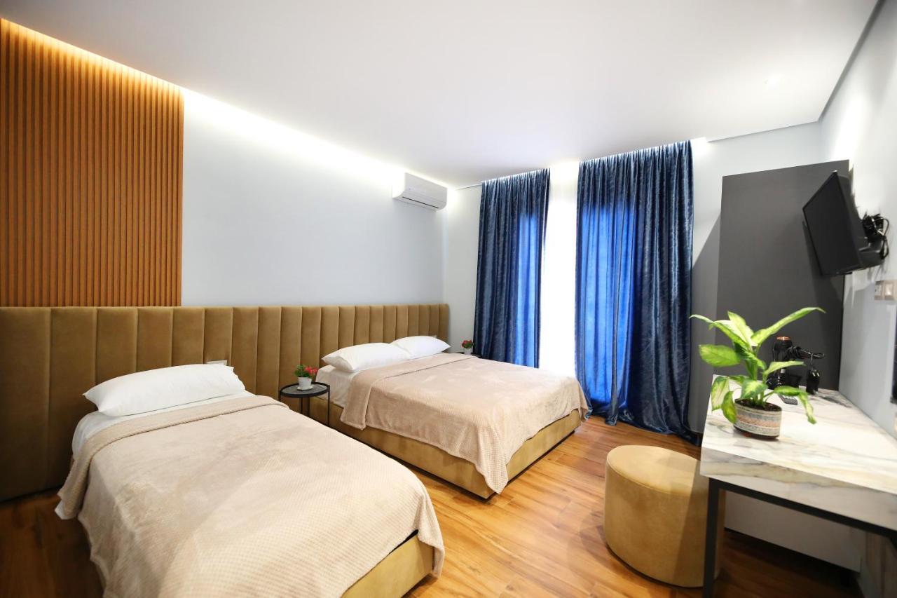 Ulcas Guest Huse Acomodação com café da manhã Vlorë Exterior foto